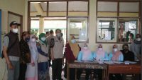 Sekda Ade Kunjungi  SDN Perbawati, Kita Percepat Vaksinasi Agar Capai Target 70 persen