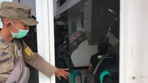 Kantor Desa Bojong Koneng Dirusak Warga