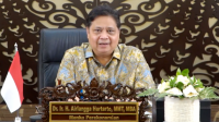 Kasus Covid-19 Turun, Airlangga: Arahan Presiden Vaksinasi Harus Terus Diakselerasi