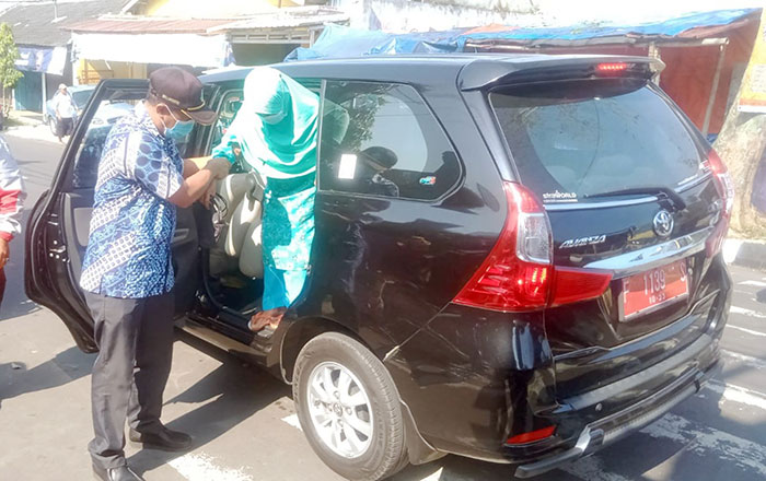 Mobil Dinas Warudoyong