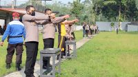 Polresta Sukabumi Tingkatkan Kemampuan Menembak