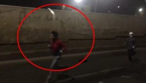 Remaja Tawuran di Flyover Cipendawa, Tenteng Berbagai Jenis Senjata Tajam