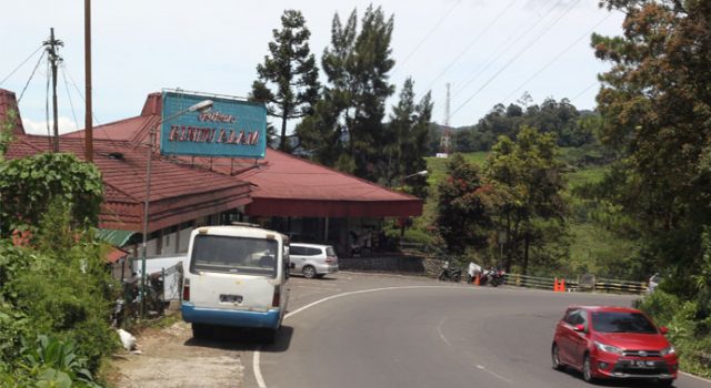 Restoran legendaris Rindu Alam di kawasan Puncak