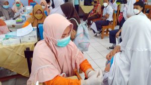 647 Pelajar SMPN 5 Kota Sukabumi Disuntik Vaksin