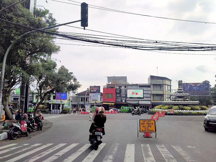 traffic light di Bundaran Adipura