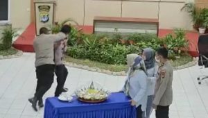 Polisi yang Dipukuli Kapolres Minta Maaf