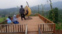 Bukit Tandus Bekas Galian Pasir Cibaregbeg Disulap Jadi Tempat Wisata