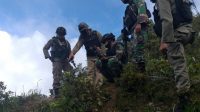 TNI-Polri Baku Tembak dengan KKB, Perempuan Ikut Tertembak