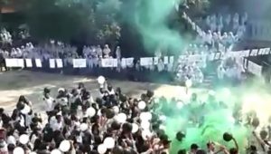 Siswa dan Guru SMAN 1 Cisolok Joged Tanpa Prokes, Covid-19 Tersenyum Melihatnya