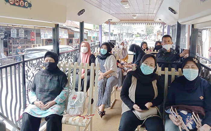 Bus Wisata Ajak Kami