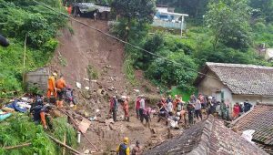 Longsor Lembang, Akses dari Cimahi Menuju Bandung Barat Tertutup