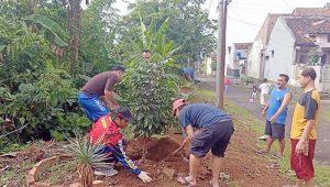 WargaPerum Nirwana Graha Warudoyong Siaga Hadapi Banjir