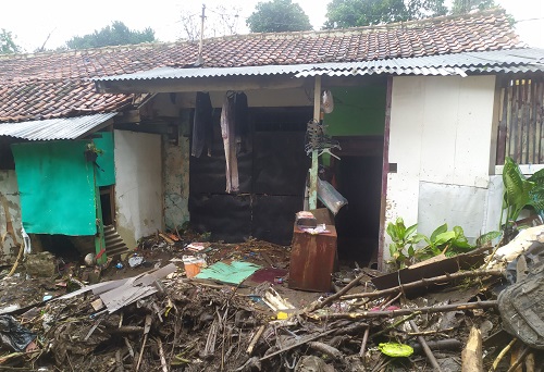 Kondisi rumah warga yang jebol