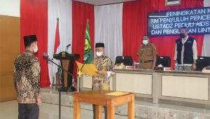 Pengukuhan Ustadz Peduli AIDS Sukabumi, Wabup Minta Pencegahan HIV/AIDS Lebih Efektif