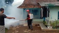 Cegah DBD, PMI Kota Sukabumi Semprotkan Asap di Sriwidari