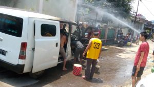 Sopir Tertidur, Mobil Minibus Terbakar di Perum Sindangpalay Sukabumi
