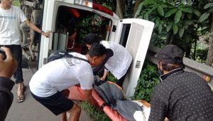 Ambulan Pembawa Jenazah Terguling di Mekargalih Cikalongkulon