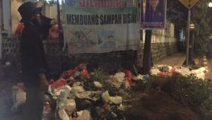 Trotoar Jalan Cianjur Berubah Jadi Penampungan Sampah