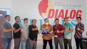 Sinergitas Radar Sukabumi dan WOM Finance Peduli Pendidikan