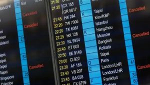 Akibat Omicron , Ribuan Penerbangan Batal Harga Minyak Anjlok
