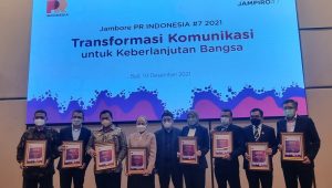 Mendag Lutfi Raih Penghargaan “Most Popular Leader” dari PR Indonesia