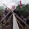 Warga di Kampung Rawakalong