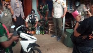 Tiga Warung Kambuhan di Warungkiara Sukabumi Nekat Jual Puluhan Botol Miras Ilegal