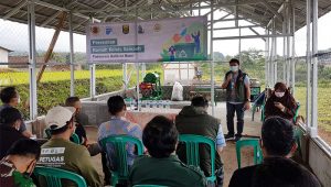 PT Smelting Bersama Warga Desa Muaradua Ubah Sampah Jadi Nilai Rupiah