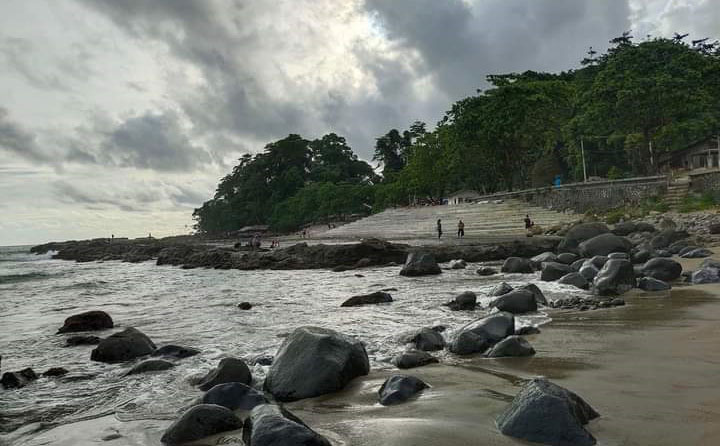 Pantai Karanghawu Kecamatan Cisolok