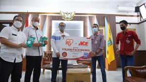 Pemkot Sukabumi Terima Bantuan Masker dari ACE Hardware