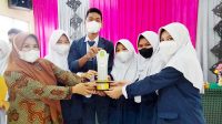 Disdikbud Kota Sukabumi Berikan Penghargaan Guru dan Siswa Berprestasi
