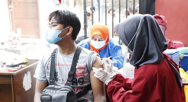 Bupati Bogor, Ade Yasin tinjau vaksinasi