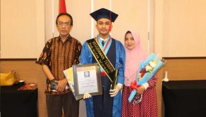 Niat dan Doa Antarkan Achmad Andika Menjadi Wisudawan Terbaik Universitas BSI