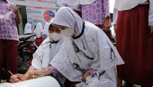 Millenial Jamkrindo Sosialisasikan PHBS Kepada Pelajar di Sekolah Kawasan Geopark Ciletuh
