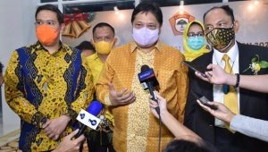 Rayakan Natal, Ketum Golkar Airlangga Minta Kader Berjuang Demi Rakyat