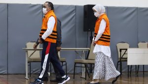 Tersangka Korupsi, Bupati Nonaktif Probolinggo Jalani Sidang Perdana
