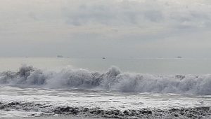 Termasuk Pantai Sukabumi, Gelombang Laut Selatan Jabar-DIY Capai 6 Meter