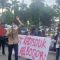 aktivis unjuk rasa di Kantor Disdukcapil