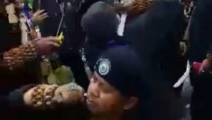 Ketika Jawara Sunda Turun ke Jalan, Eee Arteria Dahlan Kamu Pengen Disembelih