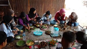 Wisata Ngawadang di Kampung Wisata Berkualitas Sukabumi, Sejam Masak Nasi Akeul, Bantu Ekonomi Warga