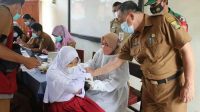 Wabup Sukabumi ‘Pelototi’ Vaksinasi Anak di Palabuhanratu dan Cisolok
