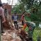 rumah Mak Ihat ambruk