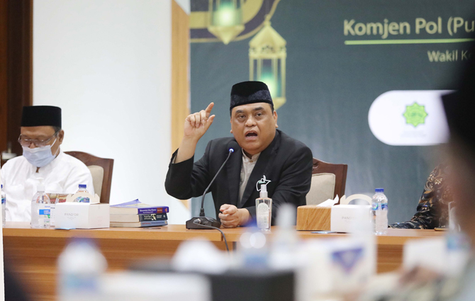 Wakil Ketua Umum Dewan Mesjid Indonesia (DMI)