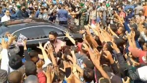 Presiden Jokowi Picu Kerumunan, Sekretariat Presiden : Sulit Ya Kalau Keinginan Warga