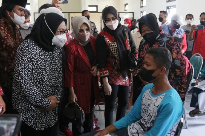 Menteri Sosial Tri Rismaharini
