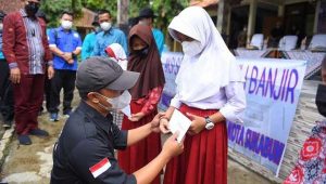 Igornas Kota Sukabumi Peduli Pelajar Korban Banjir , Beri Uang Kadedeuh dan Paket Sembako
