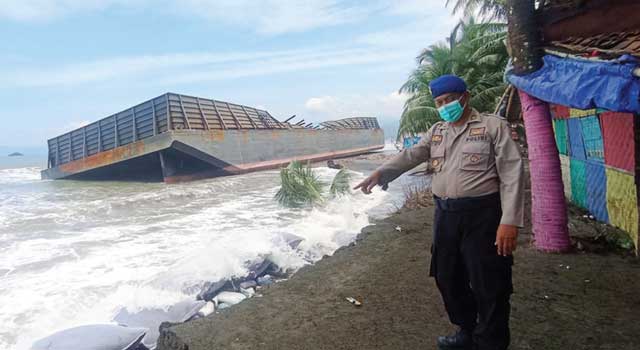 Kapal tongkang Sukabumi