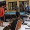 Warga Desa Wadas main biliar di Polres Purworejo