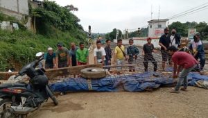 Double Track Sukabumi Bogor, Tagih Janji Warga Tutup Akses Menuju Proyek di Kampung Sukawarna