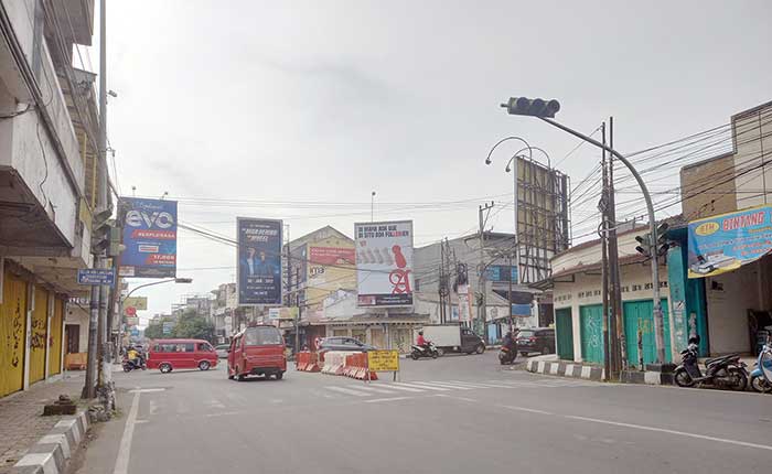traffic lights di Simpang Otista